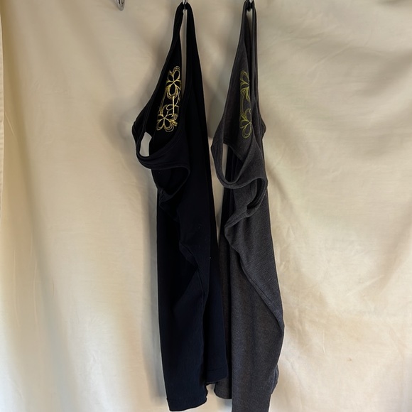 2 Kirra Tank tops size small black/gray - Picture 2 of 9